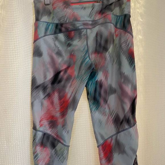 MPG Workout capri Leggings - Picture 2 of 7